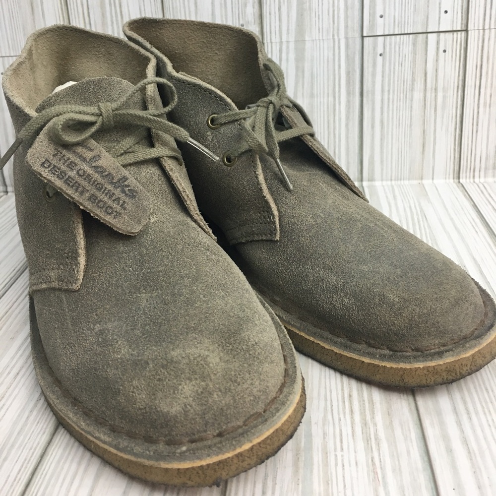COPY - Woman’s Clarks Desert Boot Size 8
